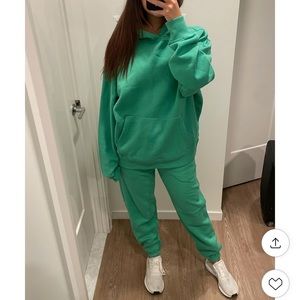 old navy gender neutral sweatsuit hoodie sweatpants set